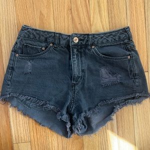 H&M Divide black Jean short size 6